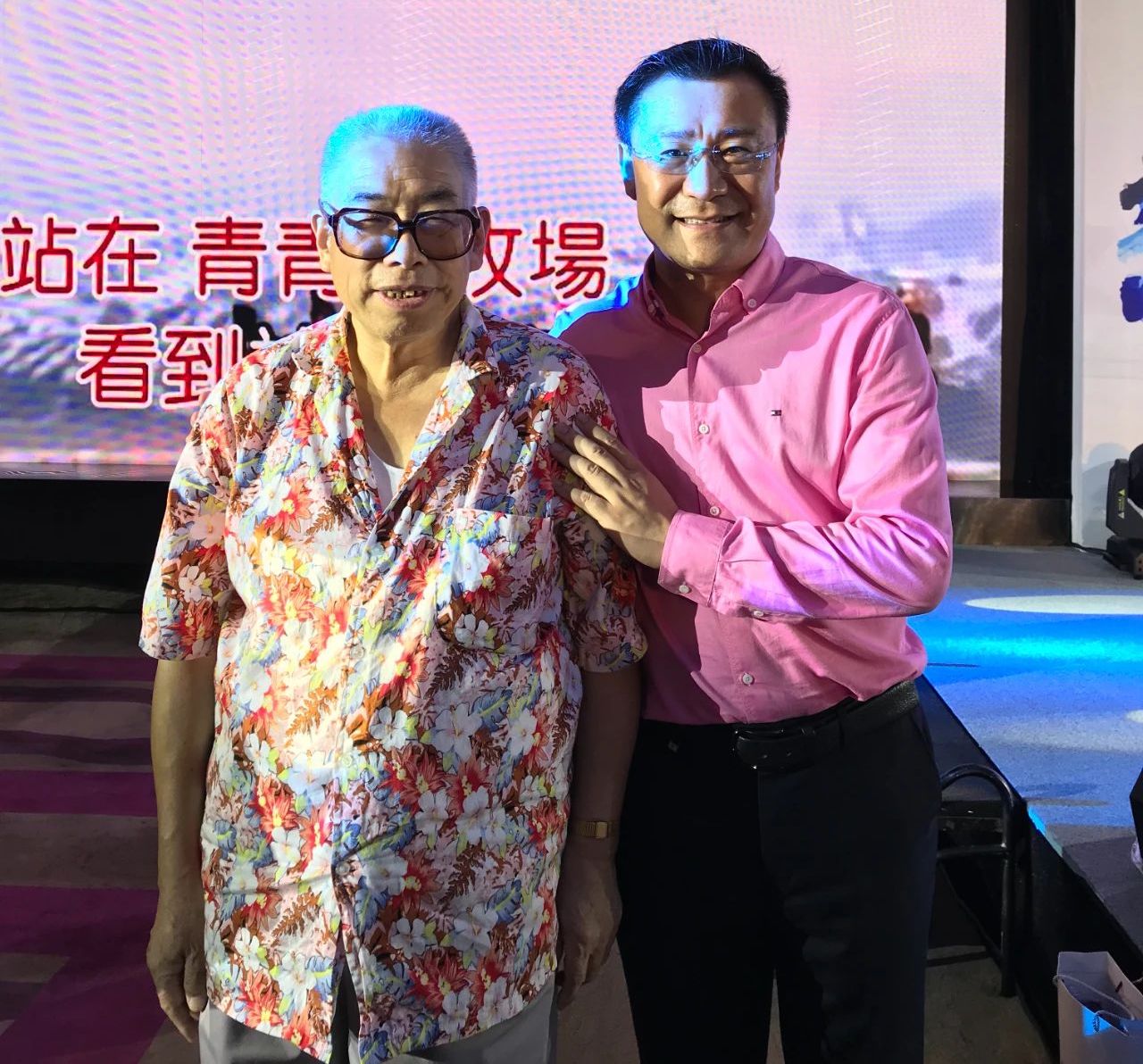 2018年8月7晶，先生和作者应邀参加北京星权律师事务所三周年庆典
